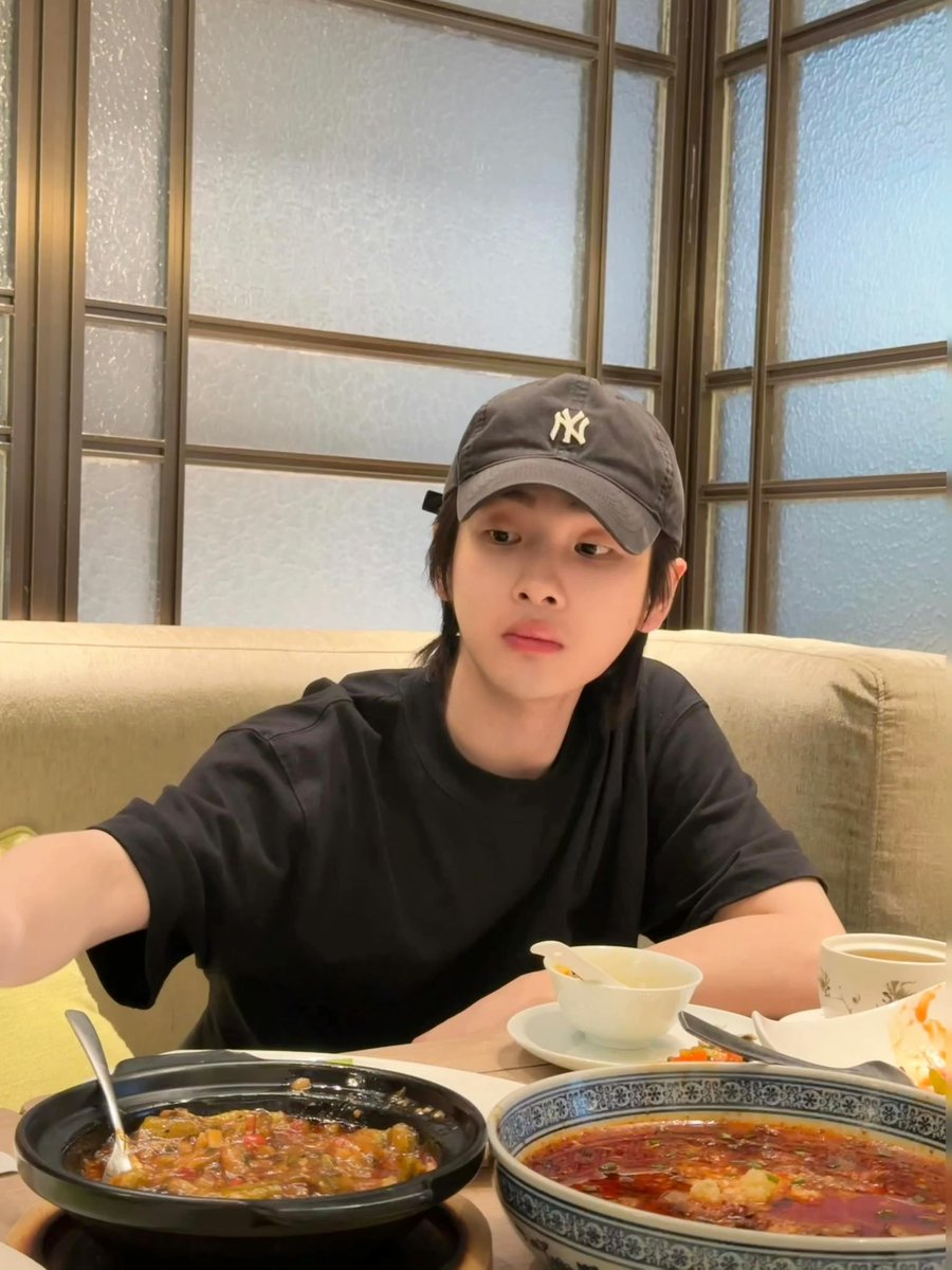 VvvVvVinZhou's tweet photo. รอข้าวคับ🫤
หิวคับ🤤
กินคับ🤗
อิ่มแล้วคับ 🫠 https://t.co/iizyQOCWyt