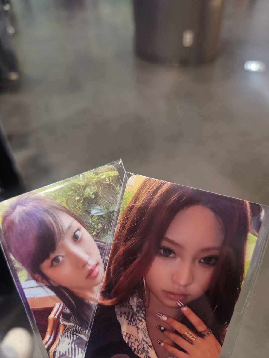 yangdohaeyo1107's tweet photo. 키키 와이키키 팝오프팝오프 2주차 공방포카 양도

이솔 하음 each 1.5
일괄 2.8

Dm or kkt
https://t.co/zIgxpHuQ8w

ㅅㅊㅇ kiiikiii leesol sui kya jiyu haum poca pc sell buy wtb wts whykiiikiii 이솔 수이 하음 팝옾팝옾 캔핑폰 뮤직뱅크 사전녹화 뮤뱅 음중 음악중심 https://t.co/t6JPDHOntB