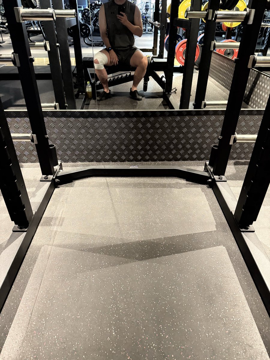 musclemateapp's tweet photo. 膝をかばって170kgまで落としてから19日。今日180kg×6まで戻りました。

推定1RMは216kg。

ただ久しぶりのジムでマシンが変わると、同じ重量でも重く感じるのが不思議でした。
みなさんも似たような経験ありますか。

#筋トレ #筋トレ記録 https://t.co/rOUOiUIakm