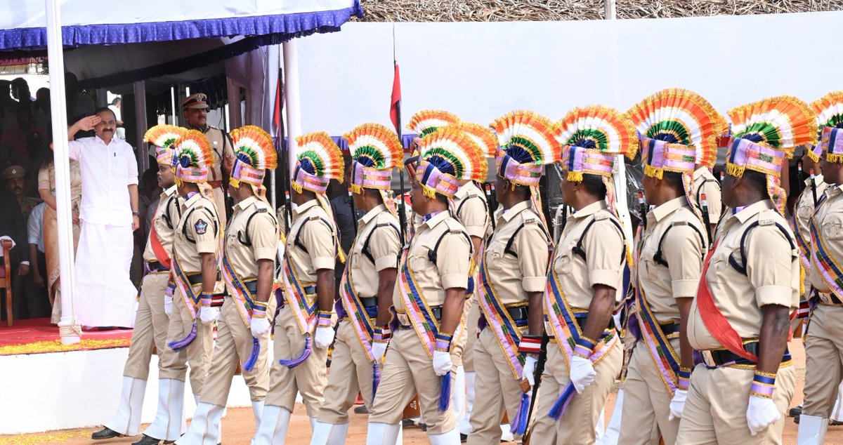 iprdkerala's tweet photo. Kerala celebrated Independence Day on a grand scale. At the ceremony held in Thiruvananthapuram, Chief Minister V.D. Satheesan hoisted the national flag 

#Keralagovernment #Independenceday #VDSatheesan https://t.co/jrmHgeE7QA