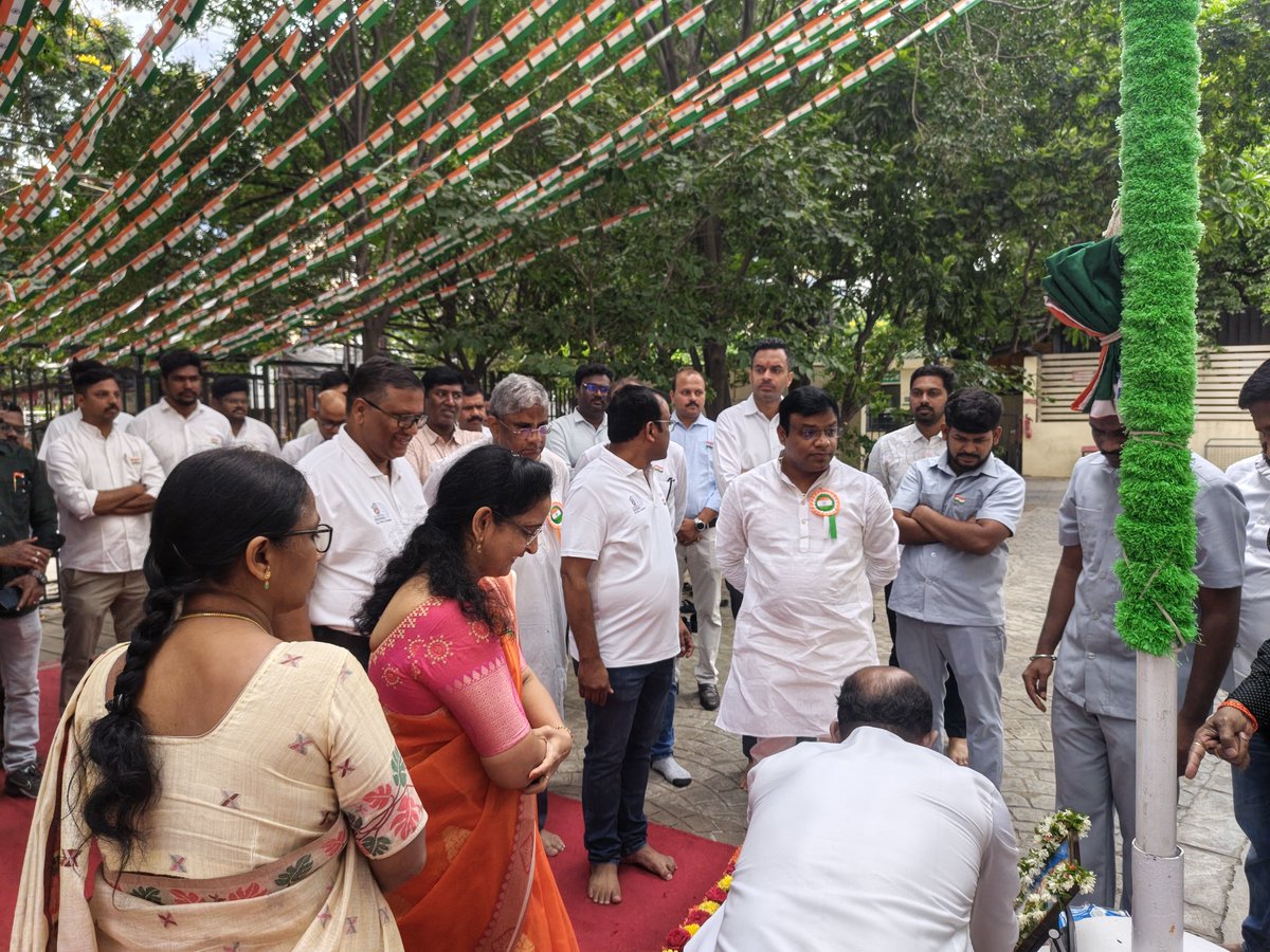 tfiberofficial's tweet photo. Celebrated the spirit of freedom and progress at the T-Fiber office along with MD Shri Venu Prasad sir and the entire T-Fiber team.
A few appreciation awards were presented & more milestones to come! 🏆
Jai Hind! 🇮🇳
#independanceday #tfiber @OffDSB
@anudeepd7
@MdTfiber https://t.co/Z7JXIrBPK2