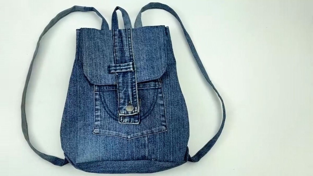 timothy_galope's tweet photo. Easy DIY tote bag made with old jeans! Save money u0026 reduce waste  Grab your old pants + scissors = new trendy bag. Tag me if you try it! https://t.co/o4g3L7TdJO