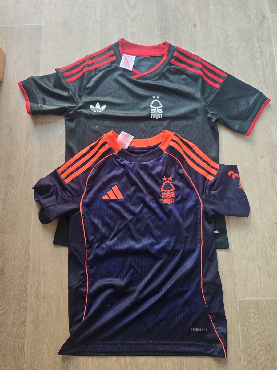 MrJoshOrange's tweet photo. Has anyone bought the new #NFFC top for a child and the badge looks too far over? Last seasons for comparison https://t.co/XGSn89m6eo