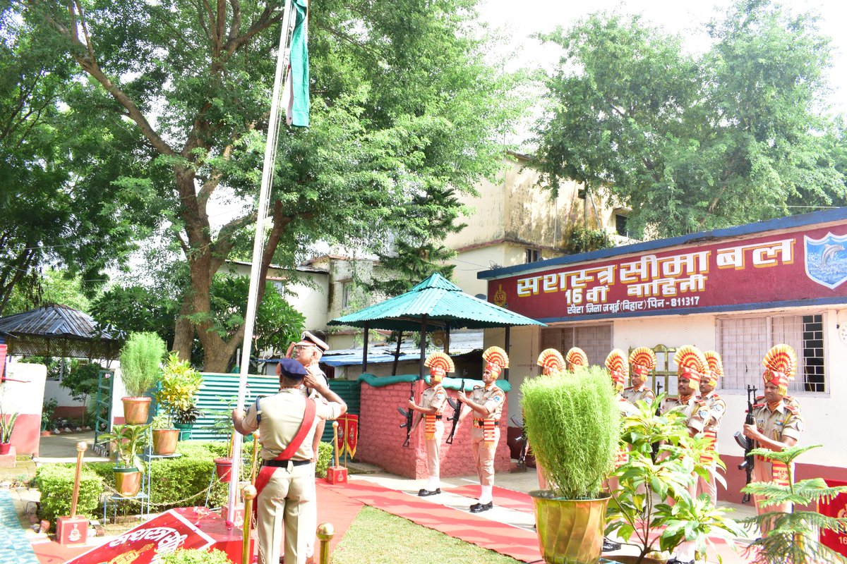 16BNSSB's tweet photo. दिनांक 15.08.2026 को 16वीं वाहिनी सशस्त्र सीमा बल, जमुई एवं सभी समवायों में कमांडेंट श्री अनिल कुमार पठानिया के निर्देशन में 80वां स्वतंत्रता दिवस हर्षोल्लास एवं देशभक्ति की भावना के साथ मनाया गया। https://t.co/Y05rcFUWrE