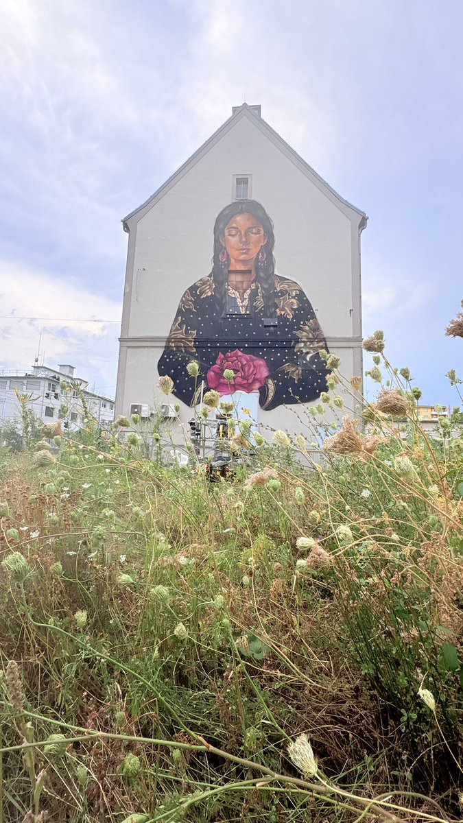 Nourabinsaidan's tweet photo. من السعودية إلى النمسا الفن لغة تتجاوز الحدود.
فخورة بتمثيل السعودية في Urban Art Festival Styria 2026 بمدينة غراتس، إلى جانب فنانين عالمين.
أنجزت هذه الجدارية بارتفاع 15 م بشكل فردي في 5 أيام ،تجربة أعتز بها، وأؤمن من خلالها أن الفن السعودي قادر على الحضور والتأثير عالميًا. 🇸🇦🌍 https://t.co/EmJBm8YfQH