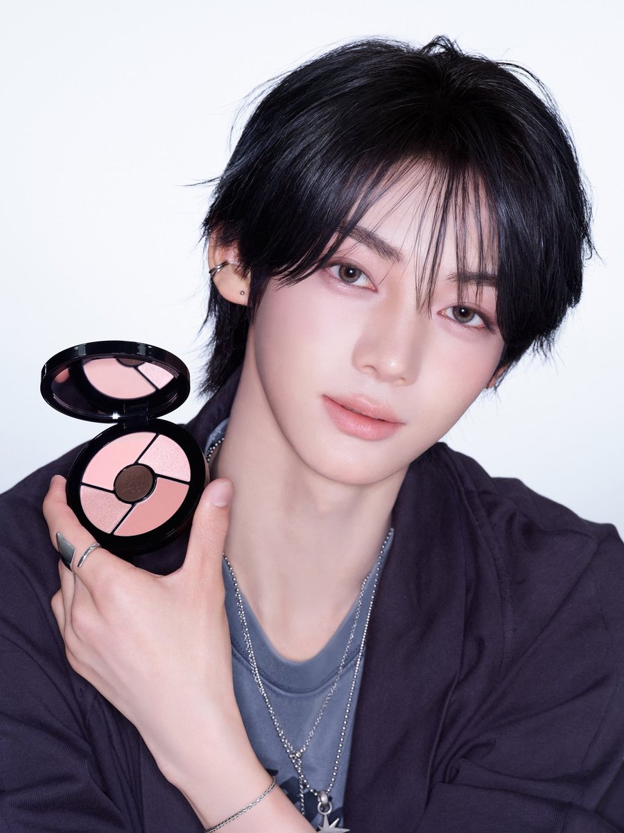 Jaebaebaes's tweet photo. models should be terrified he didnt choose modelling as his job https://t.co/VjMRMyLjPL