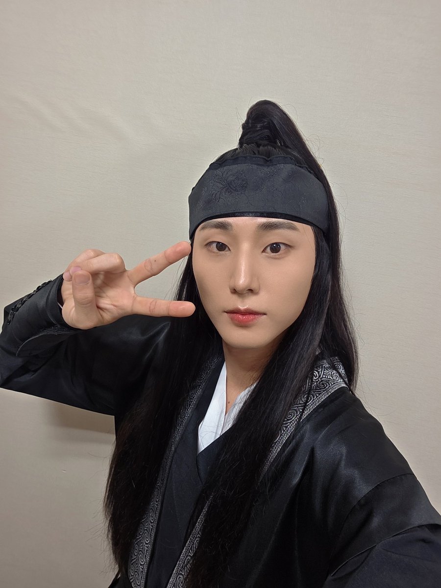 day6official's tweet photo. [ #DAY6_BEHIND ]

My Day를 지키는 호위무사 Young K ⚔️

#DAY6 #데이식스
#YoungK #영케이
#tvN #놀라운토요일 https://t.co/aQsiSwMra9