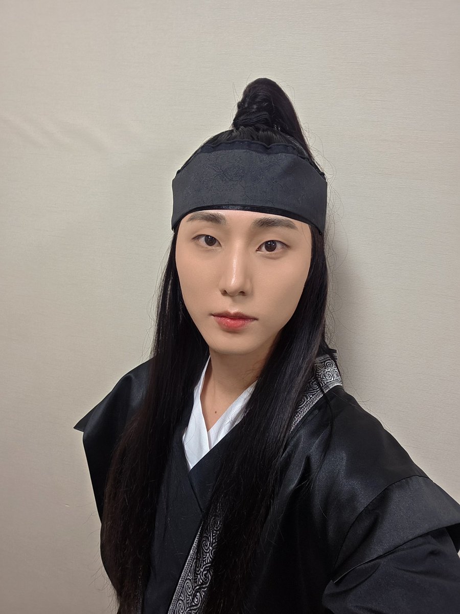 day6official's tweet photo. [ #DAY6_BEHIND ]

My Day를 지키는 호위무사 Young K ⚔️

#DAY6 #데이식스
#YoungK #영케이
#tvN #놀라운토요일 https://t.co/aQsiSwMra9