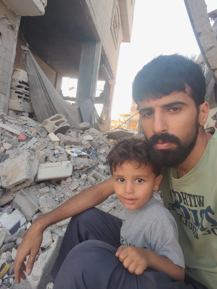 Ahmed_Alawer1's tweet photo. Acılarımızı görüp bize yardım etme imkânına sahip oldukları halde bizi görmezden gelmeyi seçenleri affetmeyeceğim Her gün Gaze’de ölüyoruz Lütfen bize sırtınızı dönmeyin desteğiniz bizi kurtarabilir Lütfen bize yardım edin ve imkânınız varsa bağış yapın🙏

https://t.co/Jt5vX2pwuK https://t.co/PVqsE54ZSX