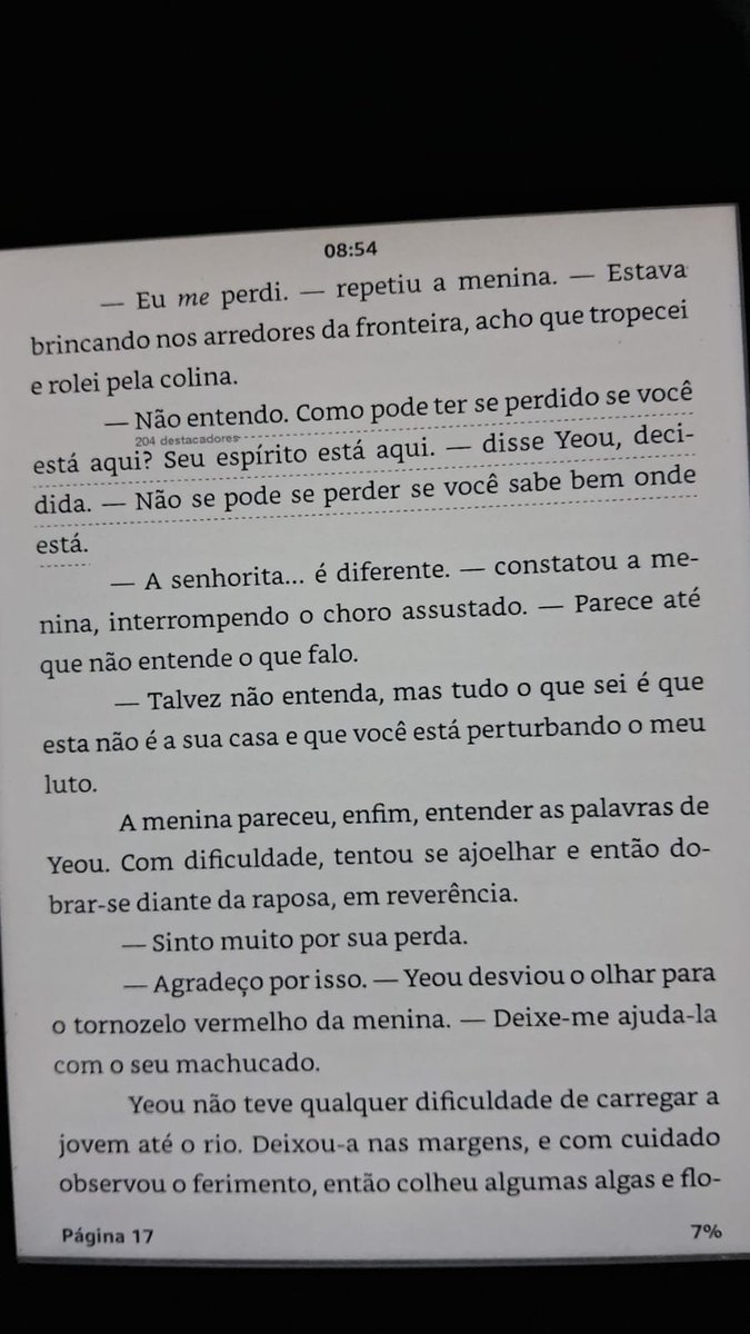 becoHQs's tweet photo. Eu odeio isso do kindle mostrar partes do livro que foi muito destacada por leitores. Primeiro que eu sempre fico ansiosa pra chegar na parte e saber pq destacaram e segundo que depois de ler sempre penso "nossa marcaram essa bobagem de frase de efeito?" https://t.co/4hPCp4nTYQ