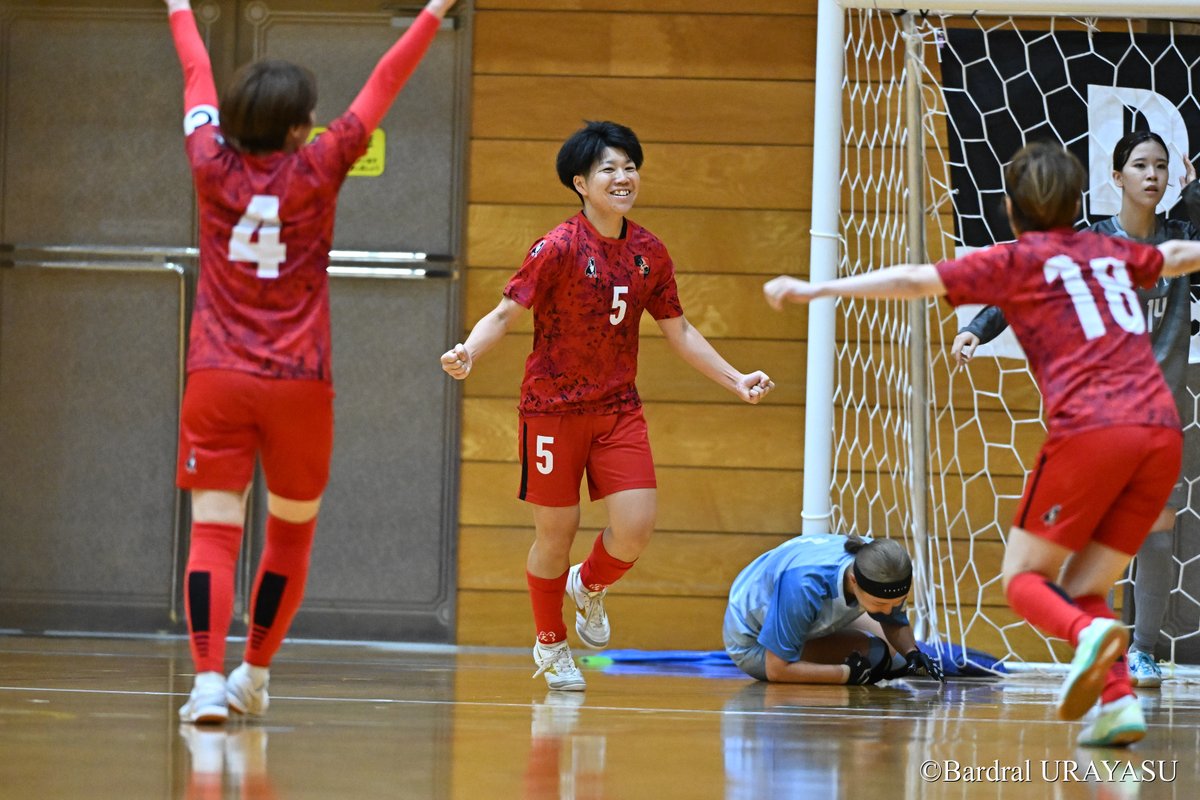 bardral_urayasu's tweet photo. 🔴ラス・チュラス 試合後コメント⚫️

第17回関東女子フットサルリーグ2026 第7節 ARSVITA LADIES戦後の、碓井孝一郎ラス・チュラス監督、FP5 植村愛海選手のコメントを掲載しました。ぜひご覧ください。

🔗 https://t.co/YWBZRDTX4R

#bardral
#LasChulas https://t.co/lyMTlOuDP9