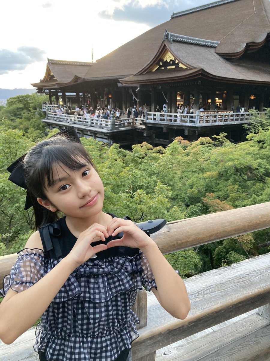 karen3572's tweet photo. #京都 行ったよ～⛩️
暑かった～😅💦

お洋服は #ALGY 
シアードッキングトップス

#清水寺
#テアトルアカデミー
#テアトルアカデミー名古屋校
#9歳 #子役 #旅行
#アイドル になりたい
#ミュージカル 出たい
#モデル にも憧れます
#kyoto
I wanna be an #idol &amp; a #musicalactor &amp; a #model
#9yearsold https://t.co/quvG1ELWcc