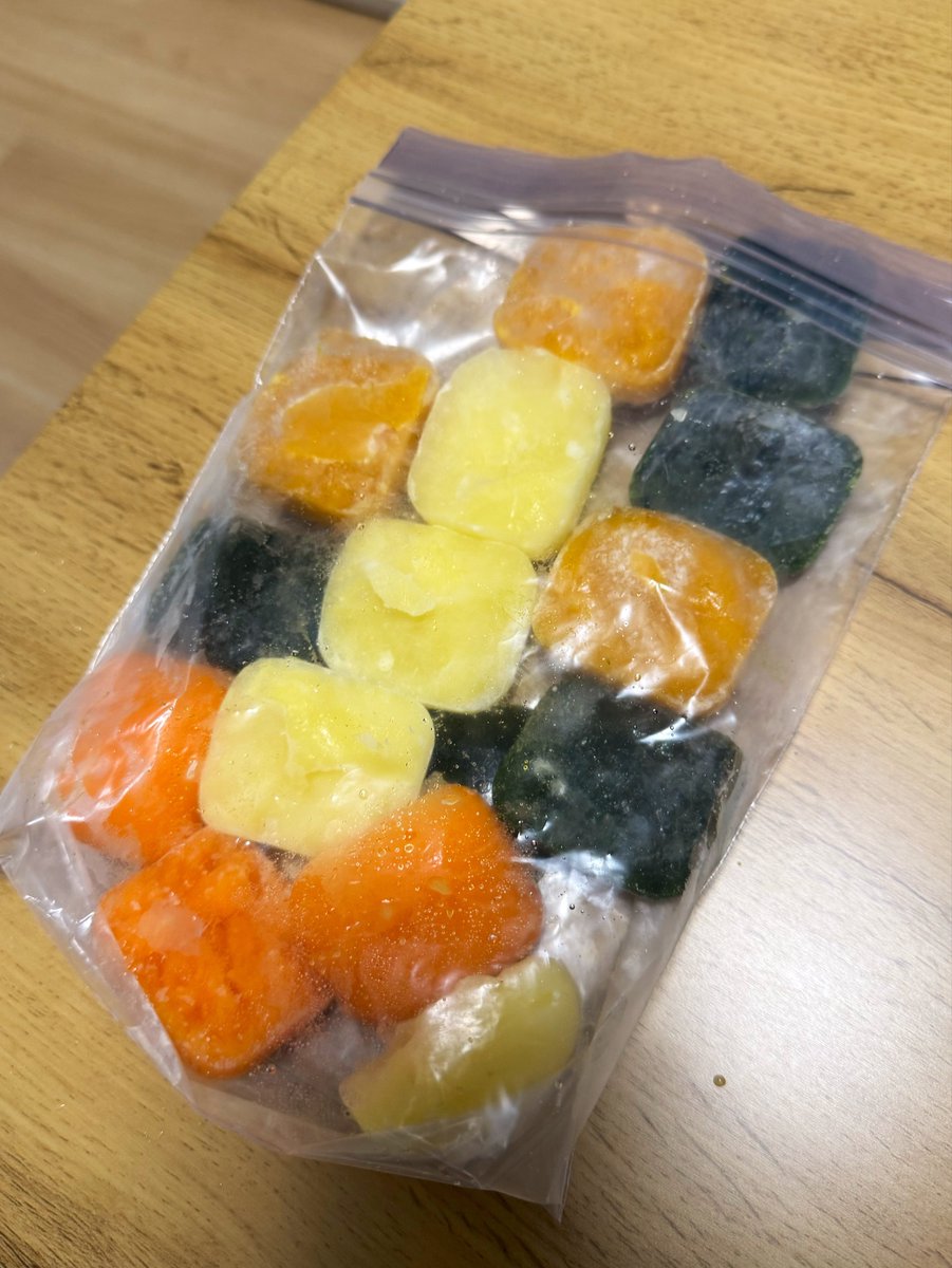 LAeru6's tweet photo. 今日(きょう)は 離乳食(りにゅうしょく)を 作(つく)りました！🥔🥬🥕
Today, I made some baby food!👶

とても カラフルです。
It’s very colorful. 🌈☺️ https://t.co/9YuFsDuhgW