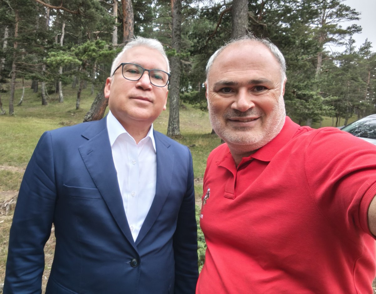 selimefe_58's tweet photo. Sivas’ın doğa harikası ilçesi Koyulhisar, devlet ile milletn kucaklaşmasına sahne olan son derece samimi ve unutulmaz anlara ev sahpliği yaptı.İlçe ziyaretlri programı kapsamında Koyulhisar’ı şereflendiren Sivas Valimiz Sn Yılmaz Şimşek,ilçe halkının yoğun sevgisiyle  karşılaştı. https://t.co/IpH036c04O