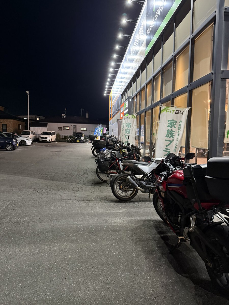 daik_work's tweet photo. 実家のような安心感「快活クラブ」
乗船前と思われるバイクたくさん🛵みんな考えることは一緒なのね😂 https://t.co/jCQx4S4414