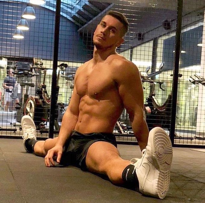 Malechritude's tweet photo. "You're flexible, huh?
I can use that." https://t.co/xXfzGFLE1U