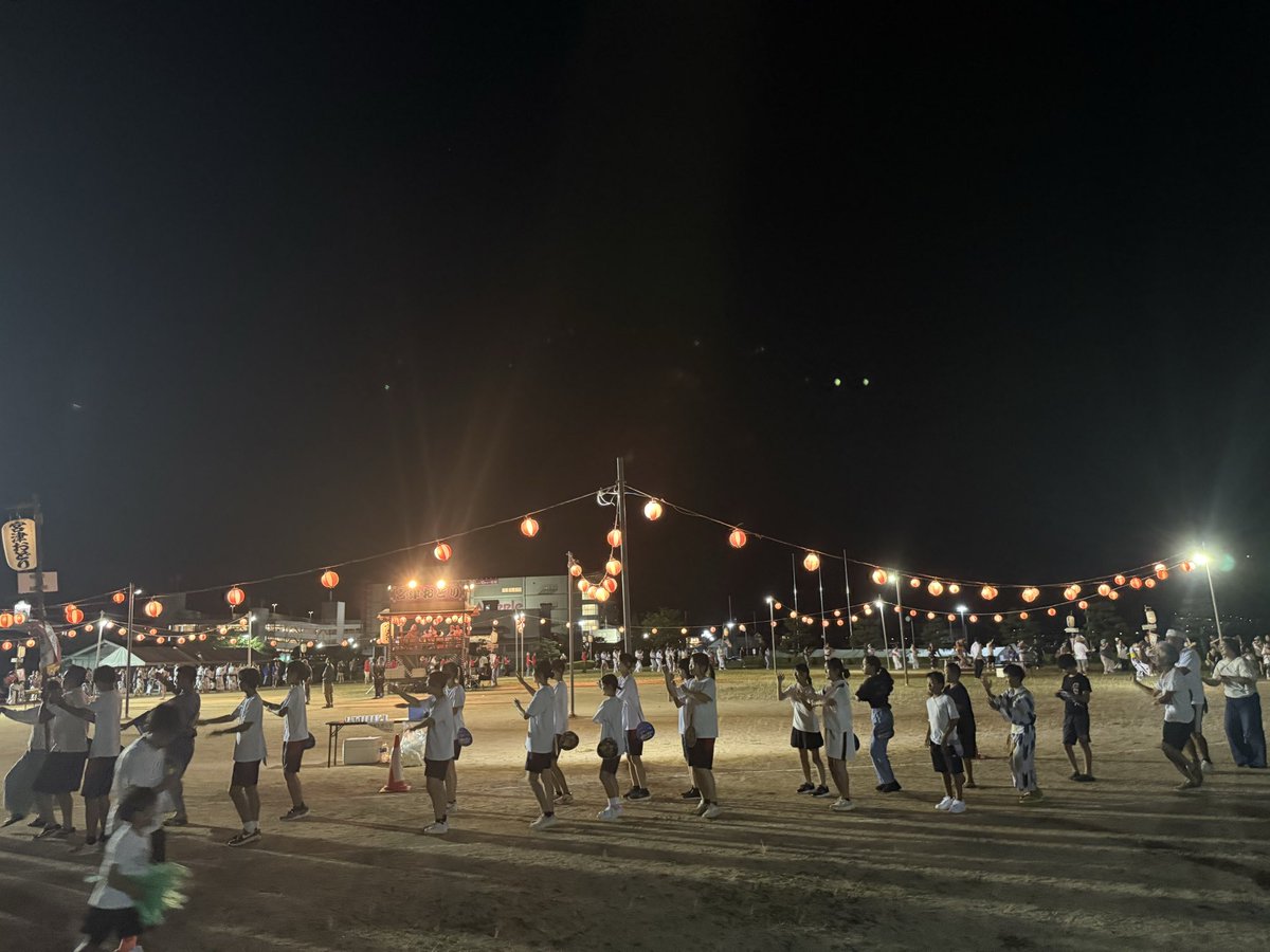 oreimossss's tweet photo. 明日の法事のために帰省
久しぶりに宮津踊りを見た気がする… https://t.co/GJEDqqK7cK