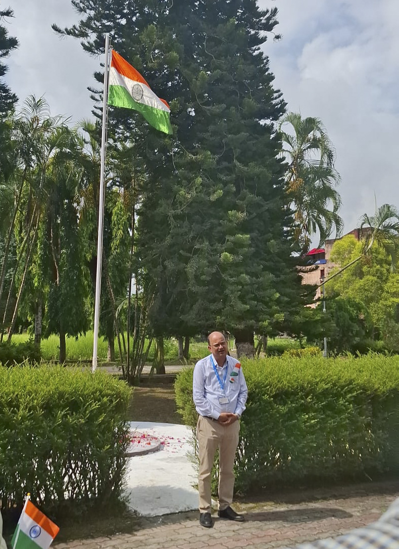 icmrnihrdib's tweet photo. On the occasion of the 80th I-Day, Dr. Suman Kanungo, Director, #ICMR-NIHR Dibrugarh, along with Scientists and Staff, hoisted the National Flag and highlighted the vision of #ViksitBharat@2047, emphasizing the important role of health research in building a healthier India. 🇮🇳 https://t.co/MlZWEWtBjy