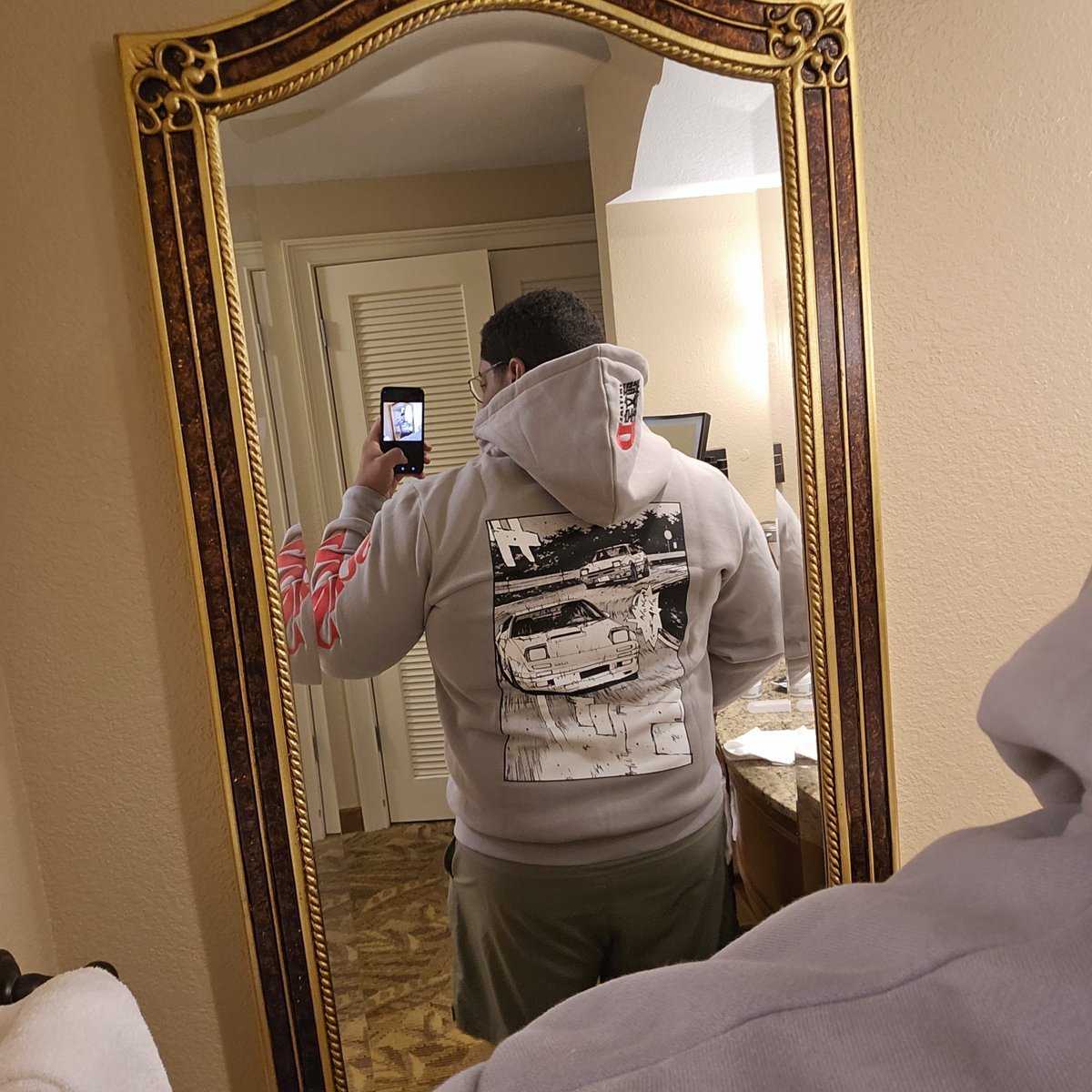 Juju_TheMaestro's tweet photo. NoGood: "They got InitialD shit, you better go NOW"

Booth rep:
"This is our LAST 2XL, since it's the display one, I'll wrap it up rn if you want it"

Well played @MDOTRAGE 😭🤝🏾 https://t.co/ABKgsYSkp0