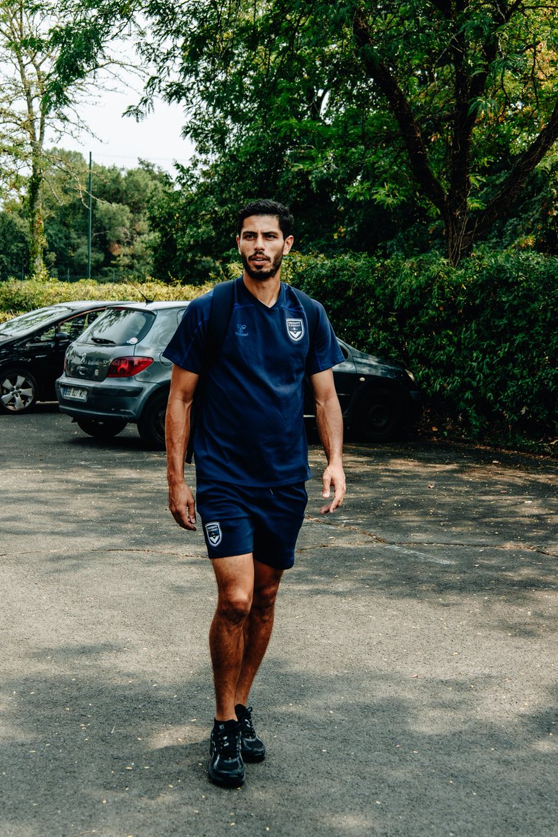 girondins's tweet photo. 𝐷𝑖𝑟𝑒𝑐𝑡𝑖𝑜𝑛 𝐶ℎ𝑎𝑢𝑟𝑎𝑦 🚎

Irréprochables depuis le début de la prépa’ nos joueurs ont quand même souhaité disputer ce match amical. Pour nos couleurs, pour le scapulaire 💙🤍

#AllezBordeaux https://t.co/yyLJjtI6bo