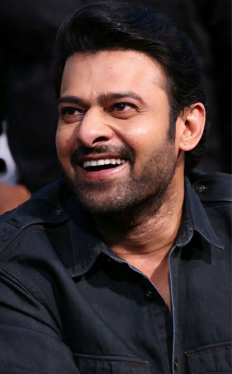 GetsCinema's tweet photo. #Fauzi - EveryBody Expected a Love Drama With Songs - But #Prabhas and HanuRaghav Cooking Out of the Box Concept. https://t.co/p335UYxV93
