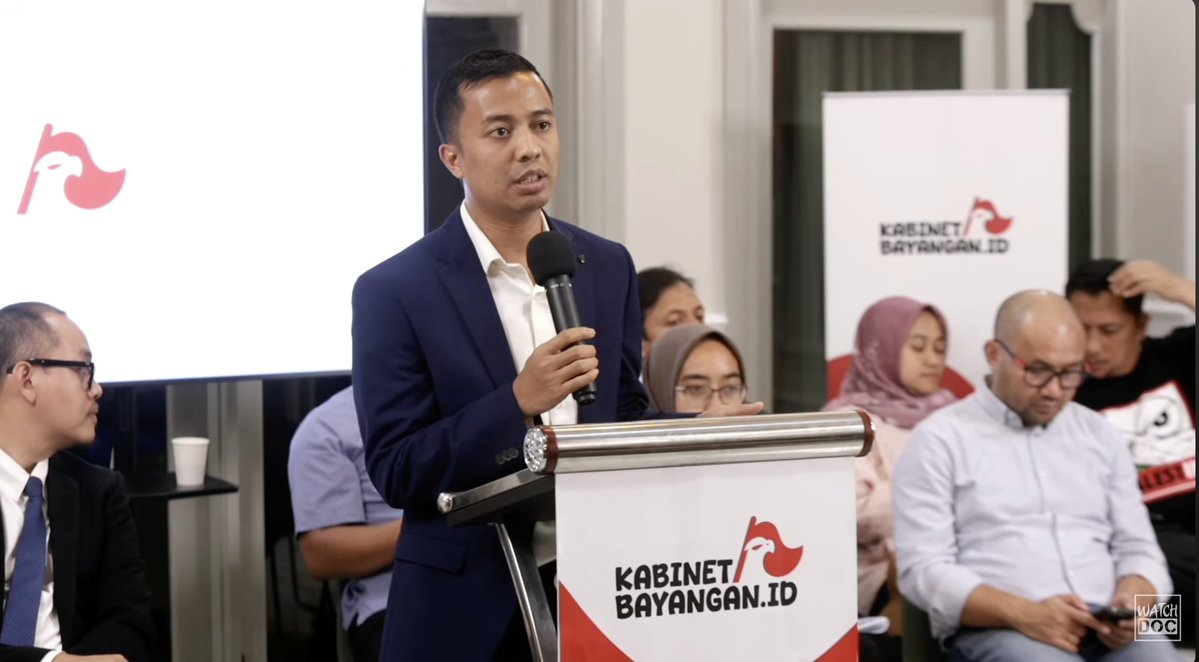 LambeSahamjja's tweet photo. respon kabinet bayang soal pidato prabowo kemaren:
- prabowo klaim gaji hakim udah sangat tinggi
- dia sebut spesifik gaji ketua ma indonesia lebih tinggi dari ketua ma singapura
- perbandingan ini dipakai sebagai bukti keberhasilan kebijakannya
- tapi presiden gak pernah bandingin gaji guru dengan gaji guru di singapura
- padahal guru juga punya "hak" yang sama pentingnya buat dibahas
- kabinet bayangan nilai ini sebagai pemilihan data yang selektif (cherry-picking)
- presiden dianggap sengaja nonjolin capaian yang "kelihatan bagus" doang
- sementara area yang belum berhasil (gaji guru) gak disinggung sama sekali
- ini dibaca sebagai pola
- nutupin kegagalan/ketidakpastian dengan cara diam