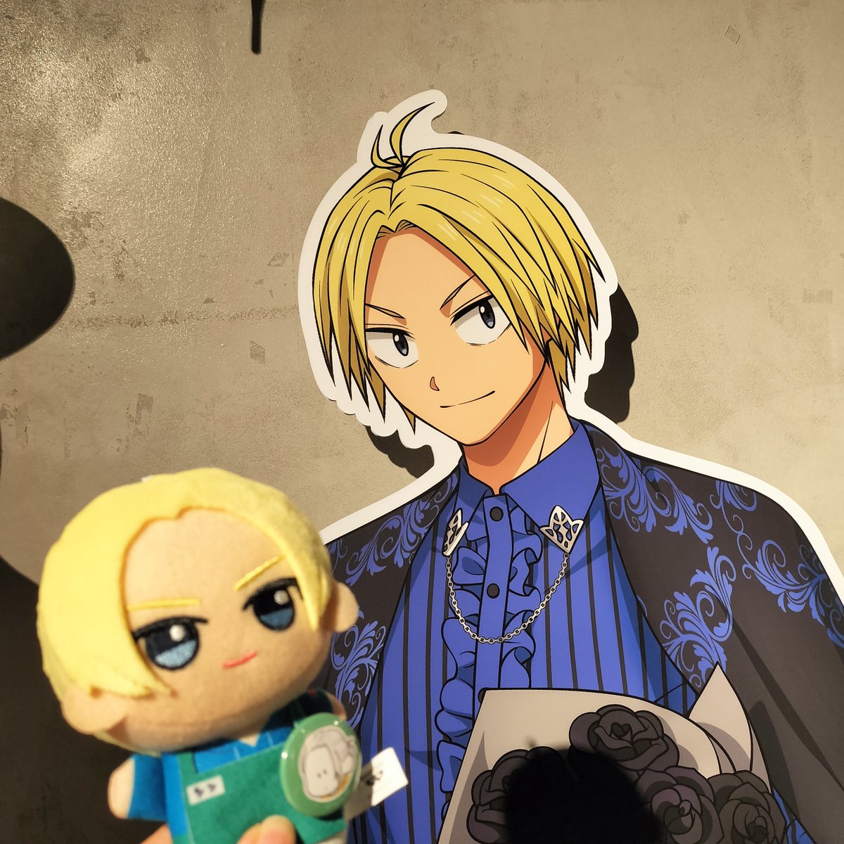 ysr_84's tweet photo. 昨日急遽予約取れて兎月ちゃんとカフェ〜楽しかった！！ありがと🥳🙌
一部メニューが品切れで残念だったけど、🍔も美味しかったので満足♩.•
特典系やコースターも交換頂いて良い感じに揃えられて嬉しい😉💓
スープの🧅が生で辛くて、若干神々廻さんと同じ気持ちになった😂✋ https://t.co/lvEW6XYbnt