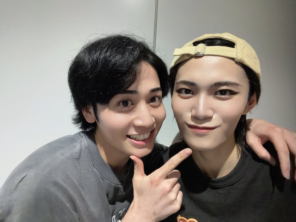 aoiranju0918's tweet photo. ゆめんた様と2ショット！
そして我が友でありいつも支えてもらってるりょーや！
本当にいつもありがとう！
頼りにしてるゾ
#テニミュ https://t.co/Rrx1DfLBCl