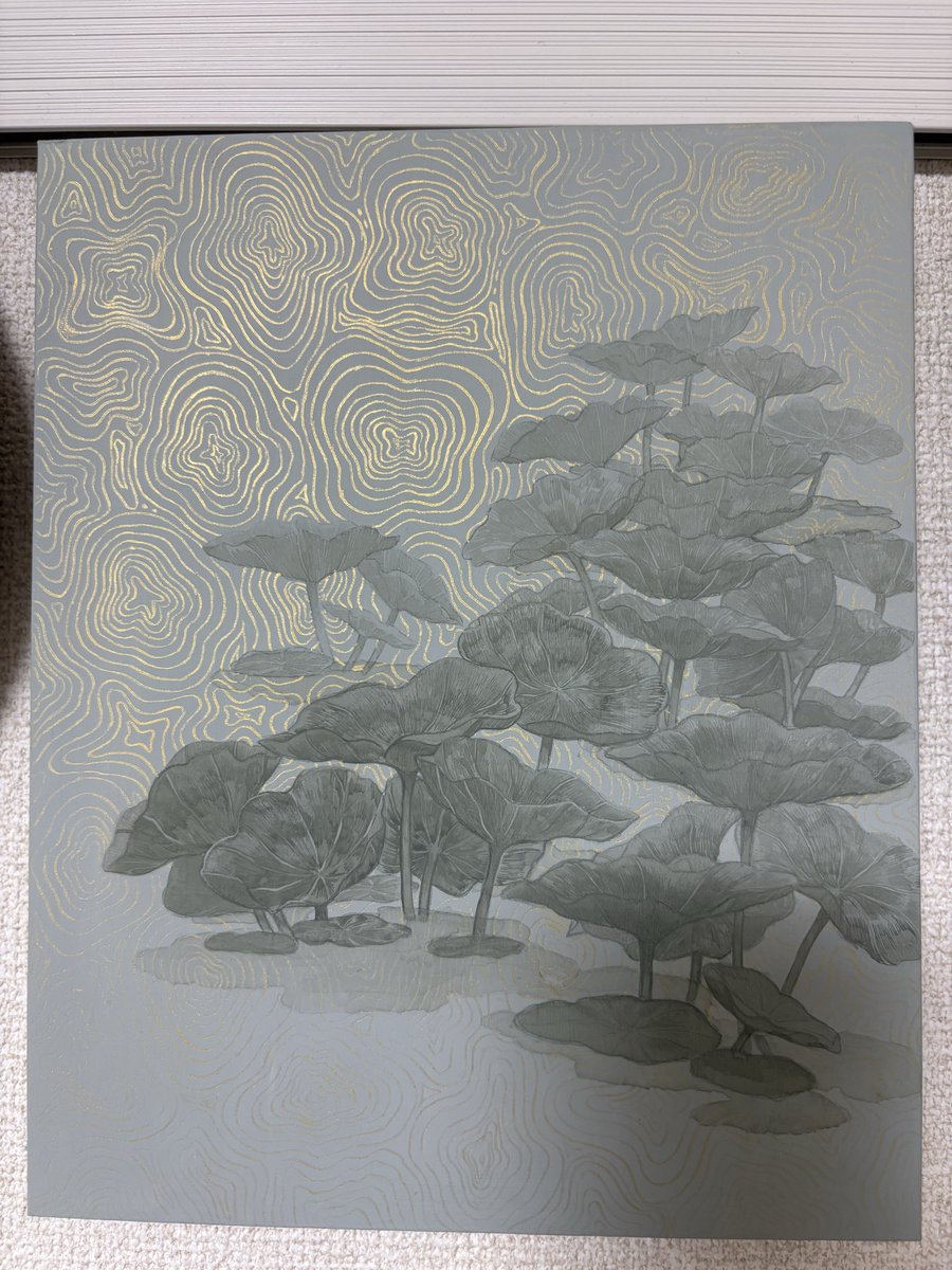 sir0385's tweet photo. 全面(側面含む)にひたすら模様を描き入れてたら夕方でした。
とりあえず完成が見えるラインまで持って来れたのでヨシとします。
ゴールドとか光るアクリル絵の具ってネットりしてて、スクールとか丸ペンだとほんとにぜんぜん作業捗らない。
でもGペンだと開きすぎると言うジレンマ https://t.co/AK0n9rdasg