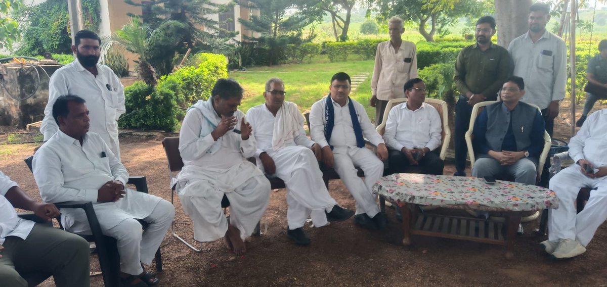 SureshMeena_MLA's tweet photo. #Nagaur #dangawas #Mayawati #दलित 
नागौर के डांगावास में बहुजन समाज पार्टी बहुजन के प्रतिमंडल एवं राज्यसभा सांसद मान्य. @ramjigautambsp ji के साथ पहुंचकर मुलाकात की।

@Mayawati @AnandAkash_BSP @Bsp4u https://t.co/9WkB1GbCBT