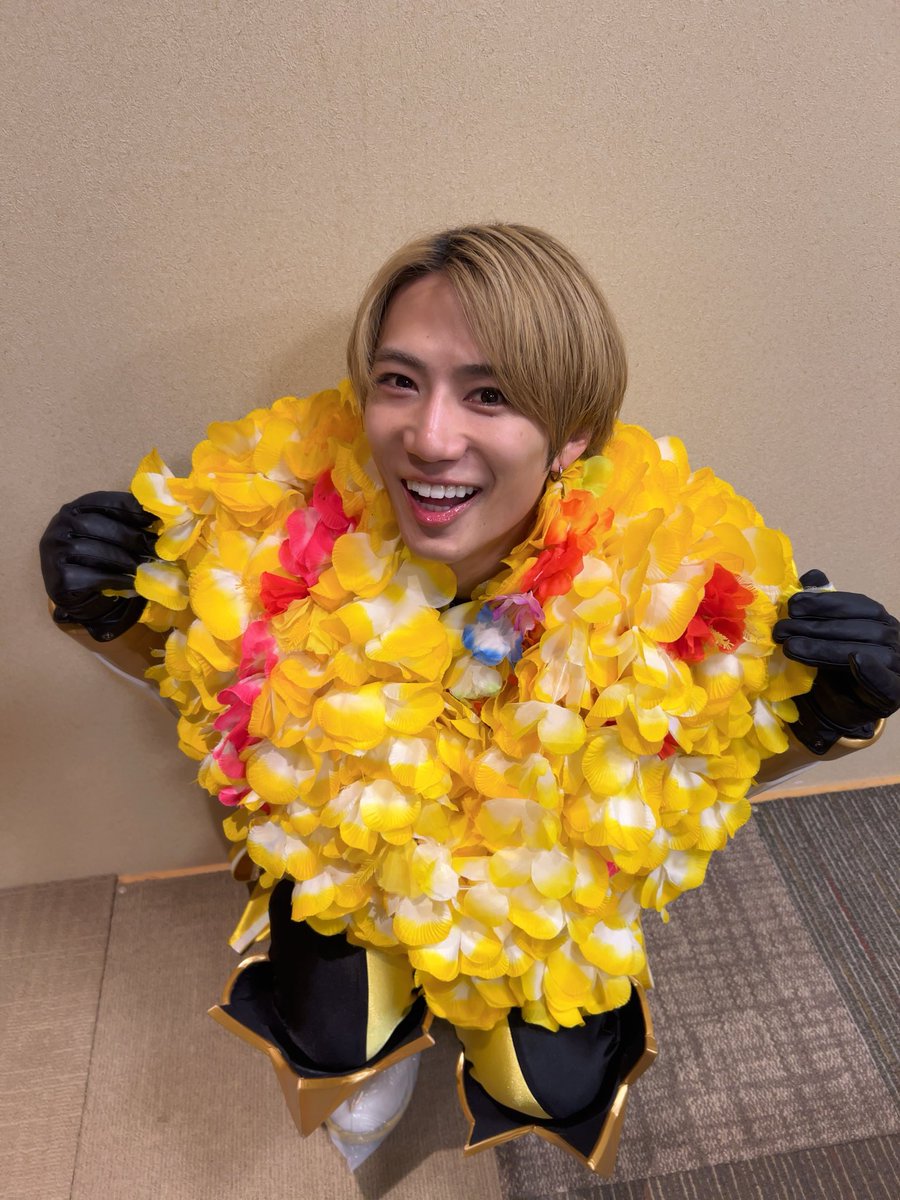 maito_sakuragi's tweet photo. “御老公の湯”に
お越しいただきありがとうございました♨️
#ZANPA さんとコラボという事で
お兄さん方々の優しさと面白さに終始笑ってました😀

普段とは違ったLIVEでとても楽しかったー！
🌺も沢山ありがとうございます✨
埋れるかと思った！！😂

皆んなもゆっくり出来たかな？！♨️🍻

8月も折り返し！後半も一緒に盛り上がって行こうねっ！💫

#THE超BOYS