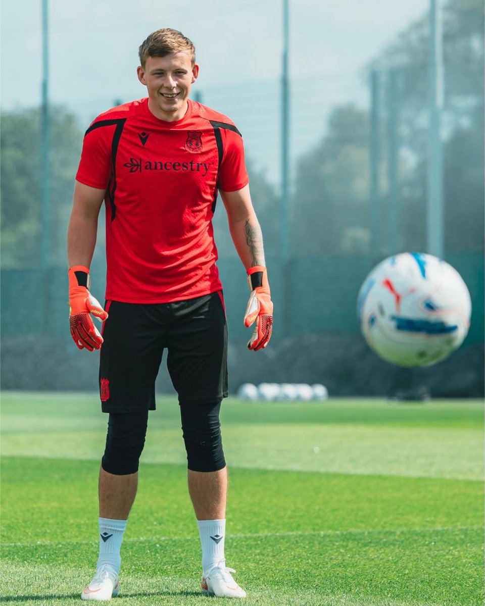 Wrexham_AFC's tweet photo. Our new number #⃣2⃣2⃣

🔴⚪ #WxmAFC https://t.co/l5HnA7s8Vx