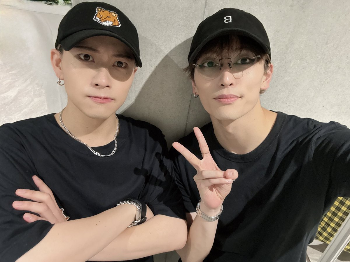 TTOMO_official's tweet photo. 福岡2日目ありがとうございましたあ！

全てが天才的なりんくんと撮れました
優しさの塊です。

明日もよろしくお願いします！🎾
#テニミュ https://t.co/mX6gKLkkhF