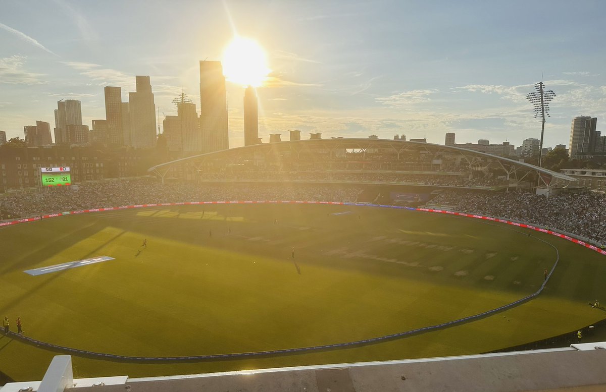 SKellyCEO's tweet photo. Surreal moment at @kiaoval yesterday — the UK Government’s emergency alert went off mid-match at @thehundred eliminator, setting off a chorus of phone alarms across the ground. Paul Walter not fazed, smashing a six as it happened. Everyone stayed calm and carried on. 🏏📱 https://t.co/cAARVgIqY0