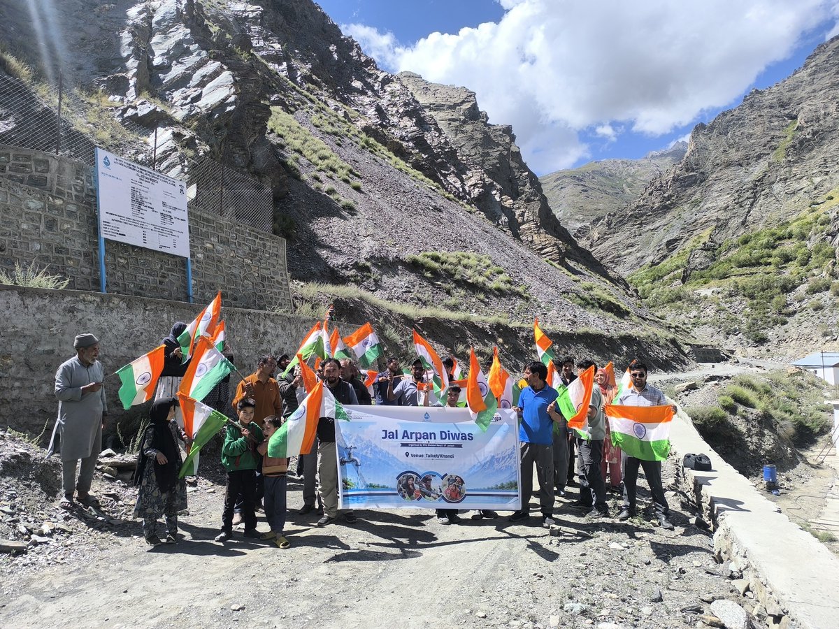 jjmkargil's tweet photo. Today, Jal Arpan Diwas was celebrated at GP Taiket Khandi on the occasion of Independence Day in the presence of VWSC members, villagers, and community members. On the occasion,A site inspection of various created assets under JJM was conducted to access  their functionality. 1/2 https://t.co/RjoK5AurmZ