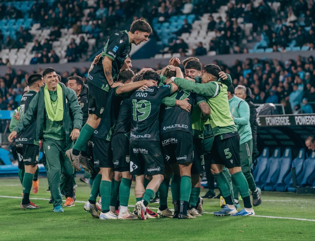 ElManosantaCAB's tweet photo. A ver si aprovechamos este triunfazo de anoche ...
Dejamos las miserias de lado
Nos ponemos más positivos 
Y unamos buenas vibras para sacar 
Adelante el partido del martes 
Que es lo que todos queremos.

Dale RT

ARRIBA EL TALADRO ETERNO !!!
🇳🇬🇳🇬🇳🇬🇳🇬🇳🇬🇳🇬🇳🇬🇳🇬 https://t.co/WcOEdaymJB