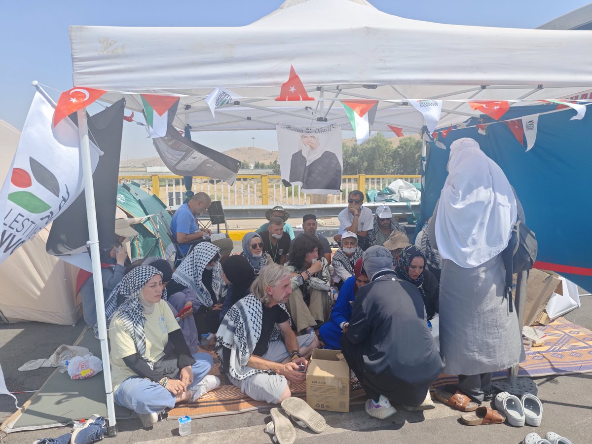 dostlarkent's tweet photo. Filistin konvoyu olarak artık direniş eşliğimizi yavaş yavaş yükseltiyoruz, ilk tepkimizi açlık grevi yaparak başlatıyoruz. https://t.co/J7teffguVa