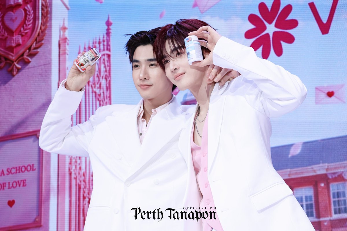 PerthOfficialTH's tweet photo. เหมาะสมระดับโปรแมคเลยนะ

PERTHSANTA LOVE CLASS

#VIDALoveLessonxPerthSanta
#PerthSanta #เพิร์ธแซนต้า https://t.co/fzgu6Yk9sx