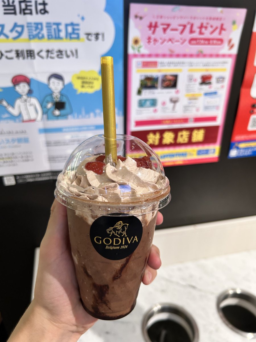 0811DBSDV's tweet photo. イコラブのリリイベ初参加してきました！

アイドルに興味なかったけど誘われて行ってみたらめちゃくちゃ楽しかったし、イコラブが大好きになりました🤗

ちょけくんからGODIVA奢ってもらいました！ありがと😊
ゆうくん、ちょけくん、まるよしさん2日間ありがとう！！
最後にタノシクナッテキタァ🫵 https://t.co/MqFYSWiUcw
