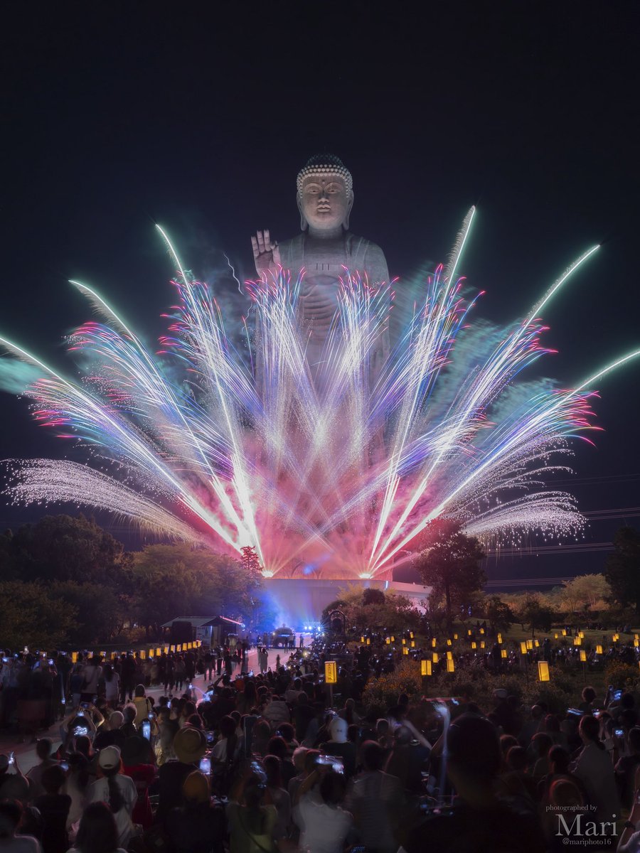 mariphoto16's tweet photo. 牛久大仏大爆発🎆 https://t.co/WyUFVY7sOi