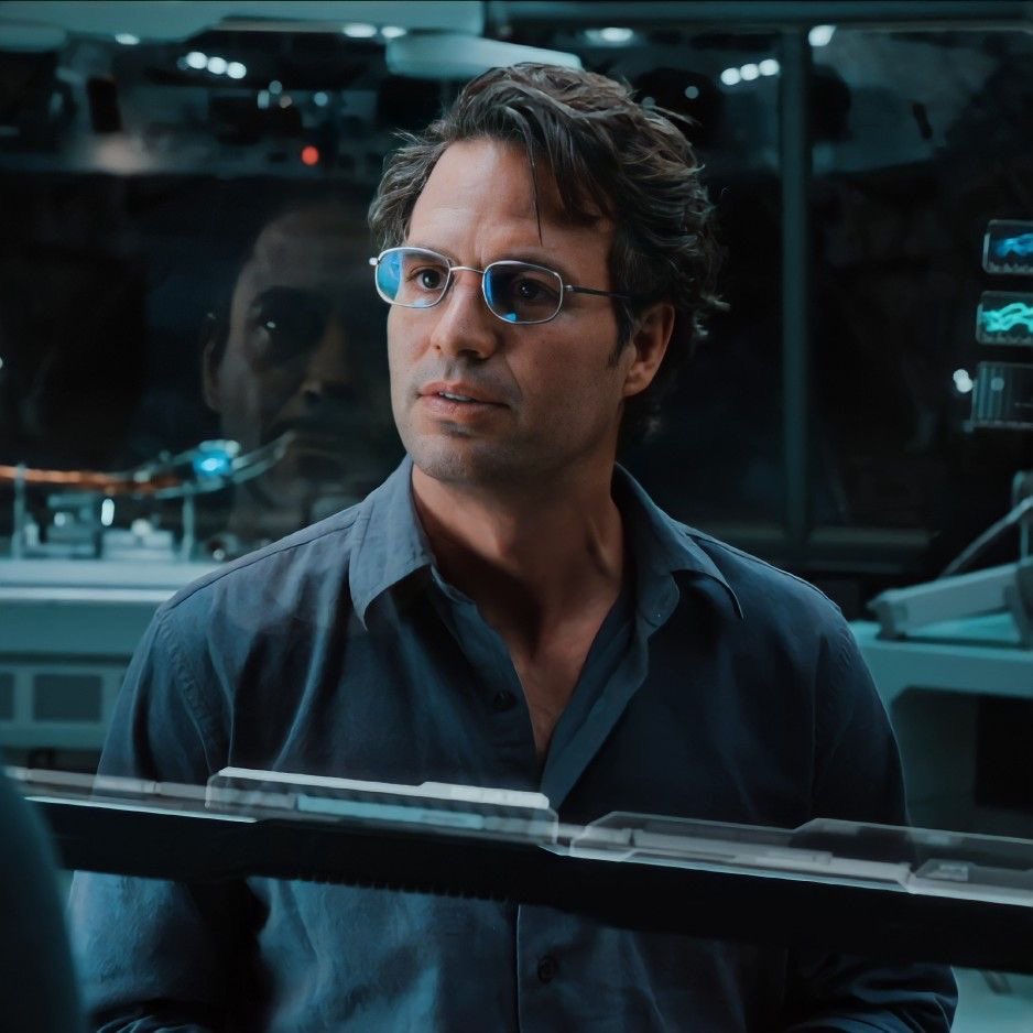 drbanneraeq's tweet photo. bruce banner’s hair in the avengers is always the best. https://t.co/ZeS7HTpcqP