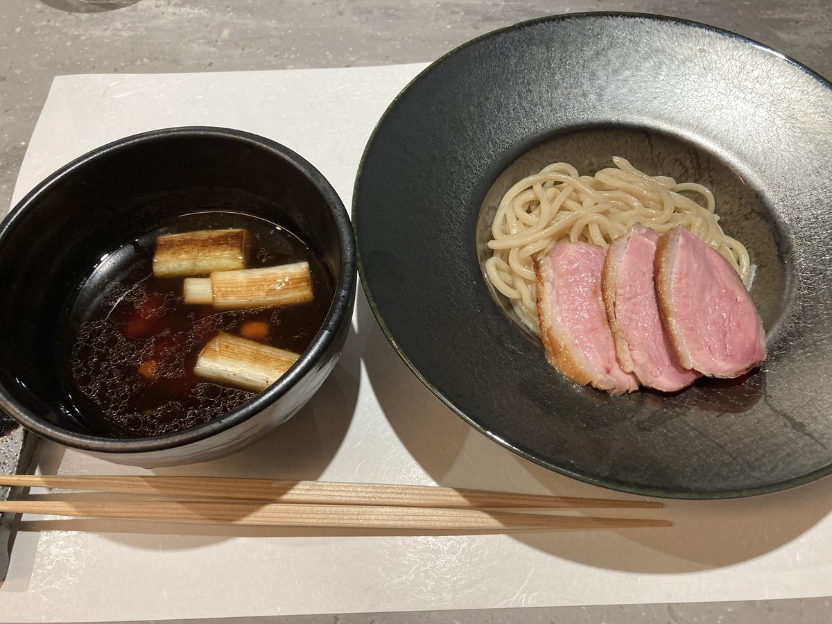 jisakuramen's tweet photo. にゃみさんご自身が厨房に立つお店を9月に開業
8月はプレオープンとの事
コース料理仕立てで最後にラーメンが提供される営業スタイル「自分しか出来ない世界観」
本日の〆は最上鴨のつけ麺と、天城黒豚の醤油ラーメン
いや〜心底美味しかった(^-^)
麦そば山口
東京都世田谷区経堂2-10-10ＭＫメゾン102 https://t.co/dyjtMAYaCQ