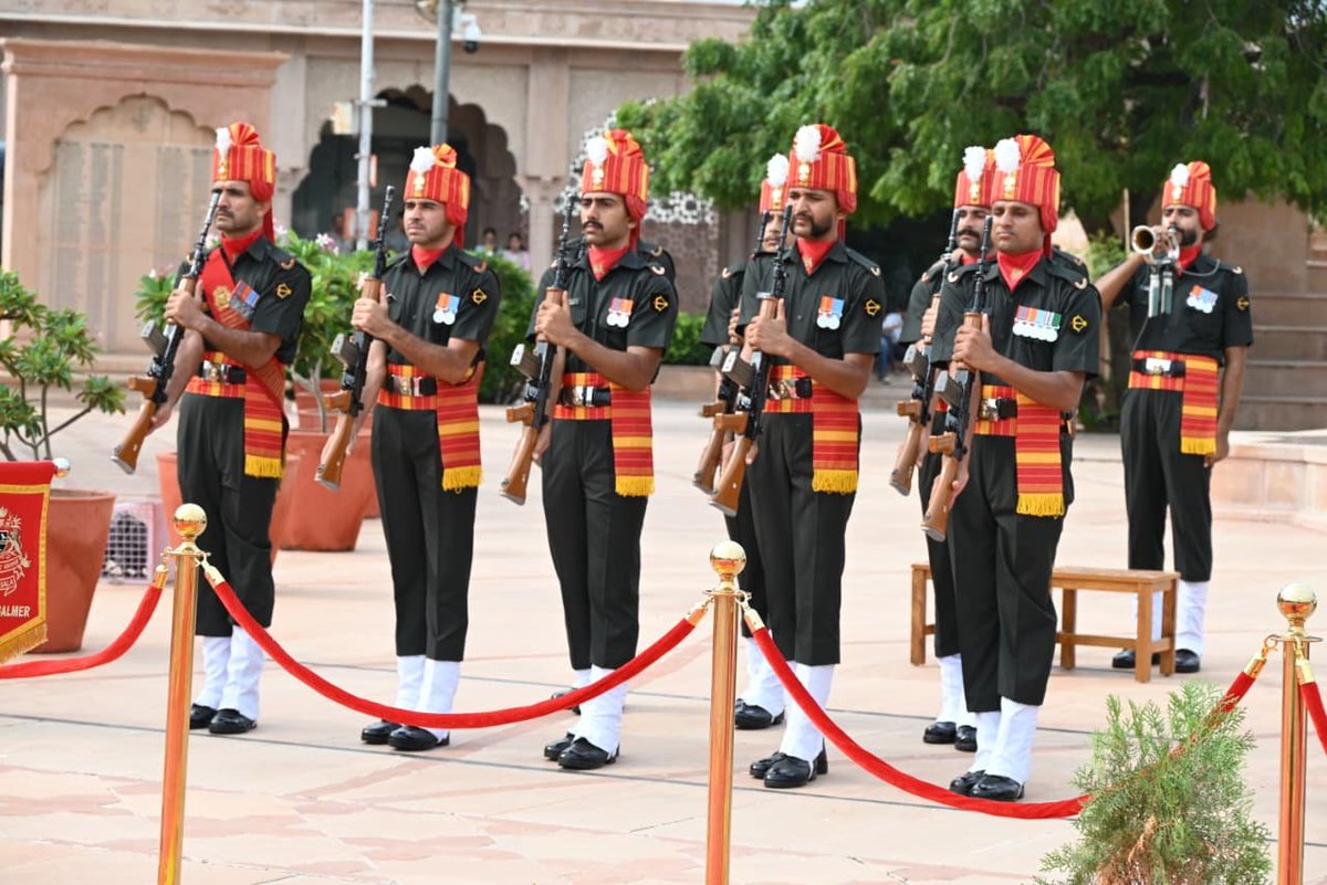 SWComd_IA's tweet photo. Their Sacrifice. Our Freedom. Their Legacy. Our Pride.

On the occasion of #80thIndependenceDay, Maj Gen Rohit Mehrotra #GOCJaipurSubArea laid a wreath at #AmarJawanJyoti on behalf of #SaptaShaktiCommand, honouring our Freedom Fighters and Bravehearts.

He also interacted with #ArmyVeterans, expressing deep gratitude for their enduring service and inspiration to the Nation.

#IndependenceDay2026 
#IndianArmy #SaptaShaktiCommand 
#Jaipur 
#WarHeroes

@adgpi 
@HQ_IDS_India 
@LestWeForgetIN
@PRODefRjsthn