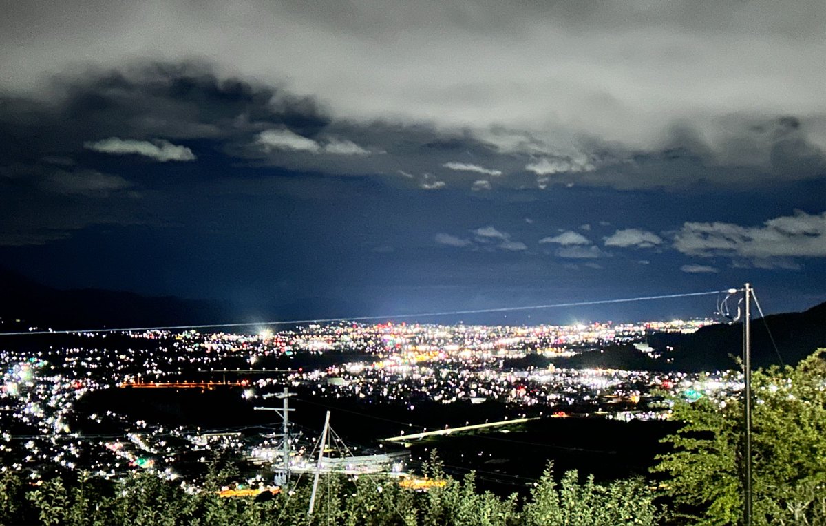 alpsdaisuki's tweet photo. 善光寺平を望む💫

姨捨SAからの夜景🌃

綺麗だったー https://t.co/BtM8R77DA2