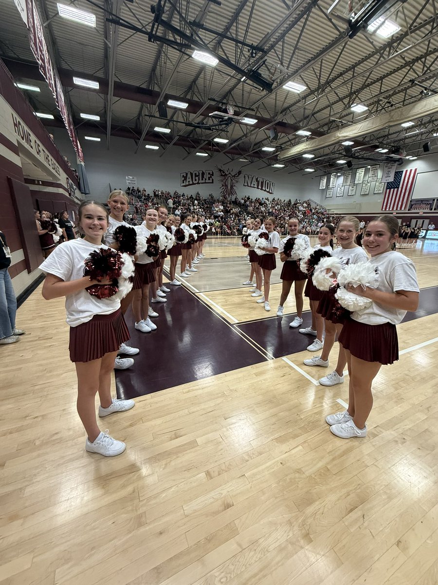 eagmiddlecheer's tweet photo. Meet the Eagles was a success! Huge thanks to everyone that came out and showed support for our athletes. Thank you to the EHS Football boosters for all their hard work on this event! https://t.co/Vh7Sofonl1