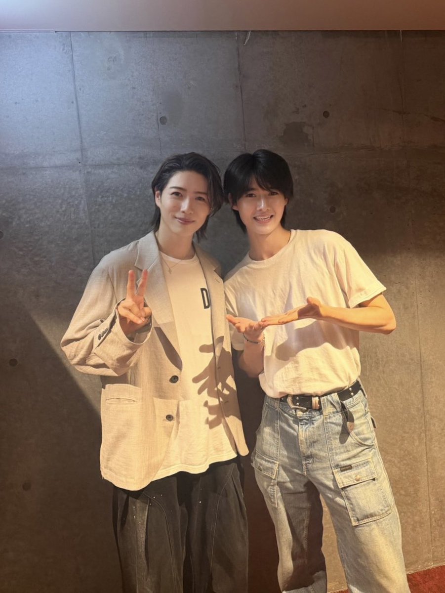 t___tateishi's tweet photo. ミュージカル『ディア・エヴァン・ハンセン』
本日は夜公演ご来場頂きありがとうございました✨

高橋克典さん
楽屋御見舞いありがとうございました😭✨

藤岡真威人、天翔天音ちゃん、藤岡舞衣ちゃんが観に来てくれました☺️

休���日明けにまたお会いできることを楽しみにしてます😌

#DEH https://t.co/AgdLp9ODmB