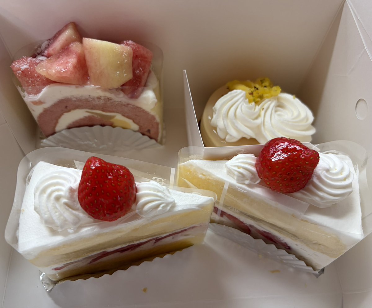 emiko116's tweet photo. 飯山にあるパティスリー・ヒラノのケーキ😊 https://t.co/9EtCtuZwB7