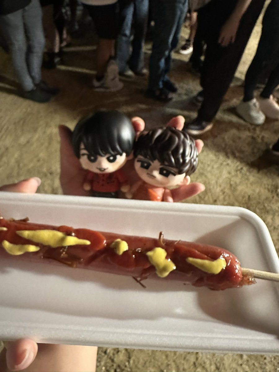 warattekure28's tweet photo. サワディーカー！！

こないだだてこじ連れて燈花会行ってきたよ
こーじは燈花会行ったことない？？
いっぱい屋台食べたけど写真撮ってなくてフランクフルトしかない笑

夏祭りはいいねぇ！！
セミいっぱいおってちょっと嫌やった笑
まぁ鹿の方が多かったけど(え？笑)

#こーじに伝書鳩 https://t.co/oG9SjMKcR0