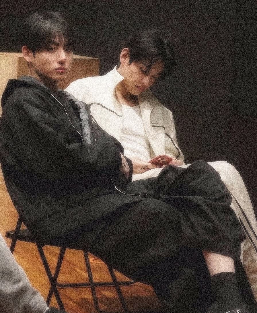 crowkook's tweet photo. THEY LOOK PERFECT TOGETHER https://t.co/f6hLi98RTU
