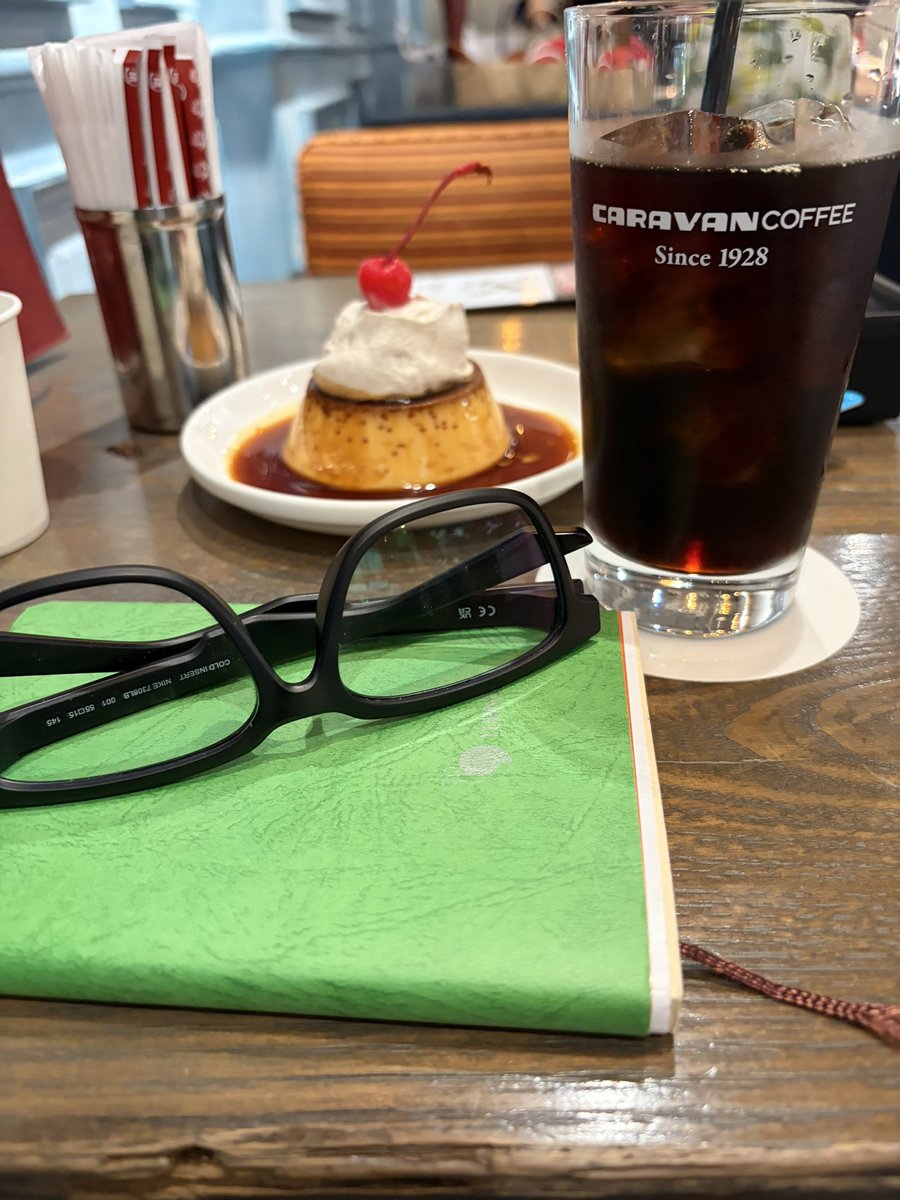 monmon1men1's tweet photo. 今日のカフェ
カフェで読書
アイスコーヒー
プリン🍮
CARAVANCOFFEE
#今日のカフェ
#カフェで読書
#アイスコーヒー
#プリン
#CARAVANCOFFEE https://t.co/JHIns8bJ3J